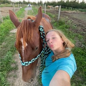 Meet your Posher, Axelle